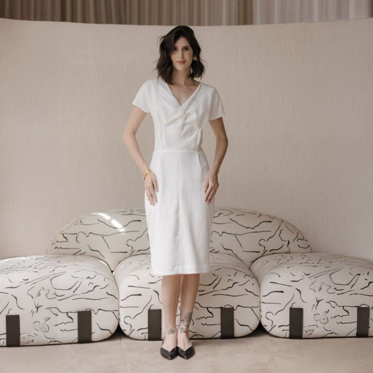 VESTIDO COM NÓ NO DECOTE 