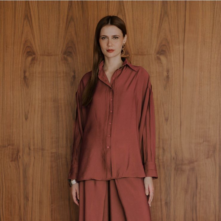 CAMISA OVERSIZE COM PREGAS NA MANGA