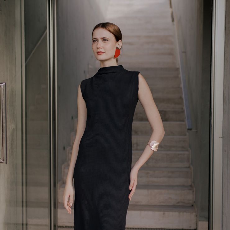 VESTIDO MIDI MINIMALISTA 