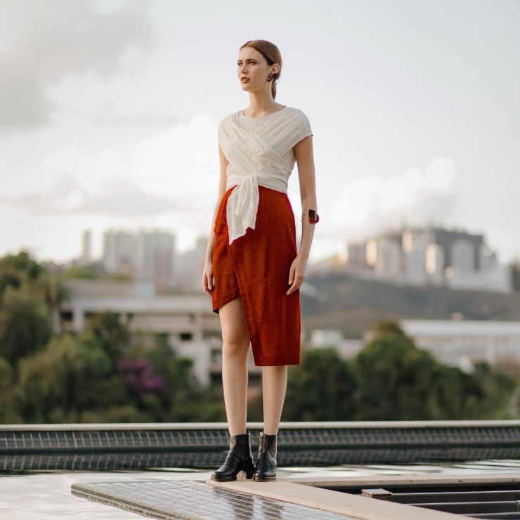 SAIA LÁPIS COM ASSIMETRIA EM LINHO