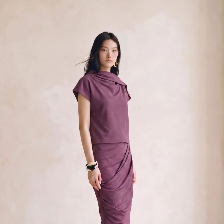 BLUSA COM DRAPEADO NA GOLA