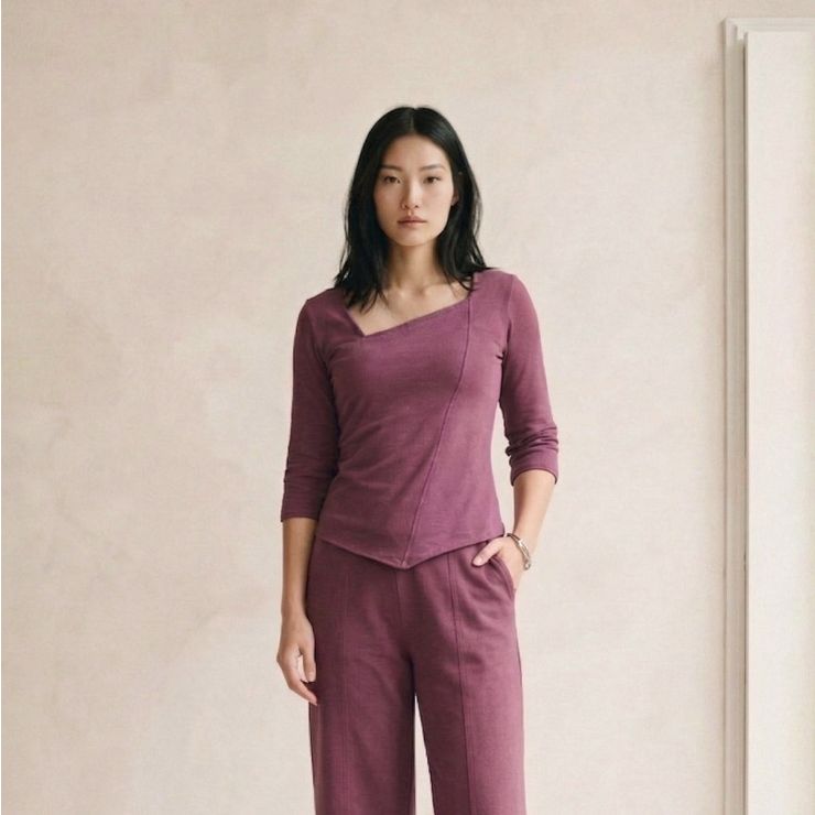 BLUSA JUSTINHA COM DECOTE GEOMÉTRICO