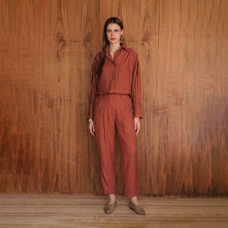 CALÇA DE ALFAIATARIA COM BOLSOS DIAGONAIS