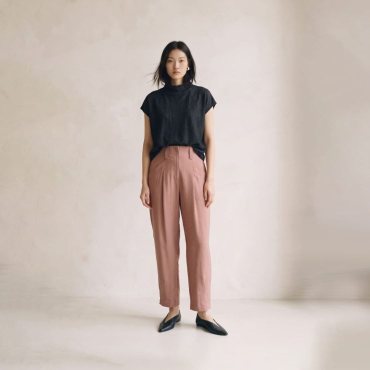 CALÇA DE ALFAIATARIA COM BOLSOS DIAGONAIS